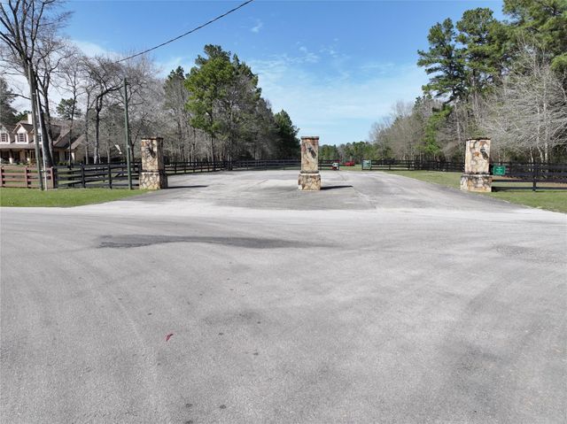 17424 Woodforest Dr, Waller, TX 77484