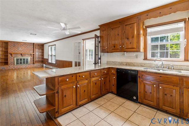 10706 Lunswood Rd, Chester, VA 23831