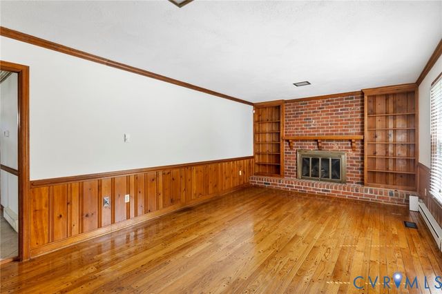 10706 Lunswood Rd, Chester, VA 23831