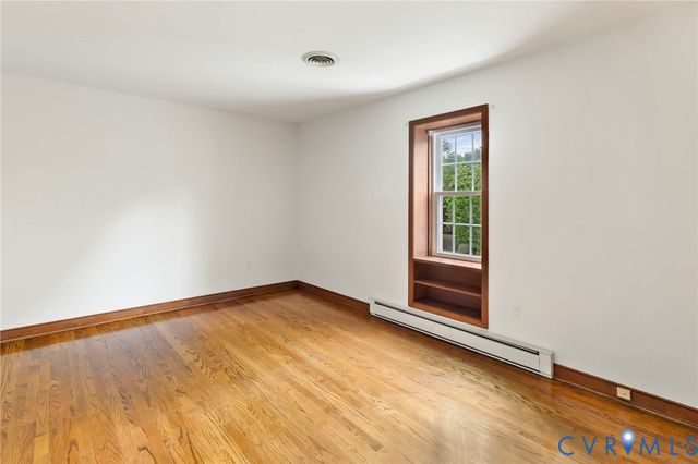 10706 Lunswood Rd, Chester, VA 23831