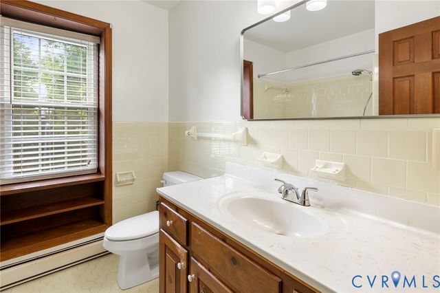 10706 Lunswood Rd, Chester, VA 23831