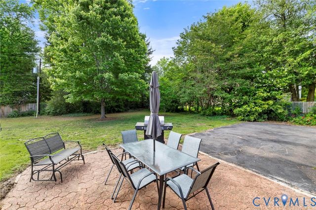 10706 Lunswood Rd, Chester, VA 23831