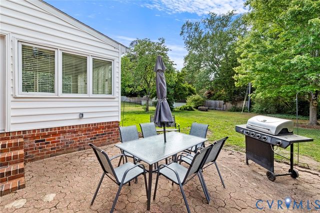 10706 Lunswood Rd, Chester, VA 23831