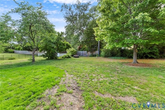 10706 Lunswood Rd, Chester, VA 23831
