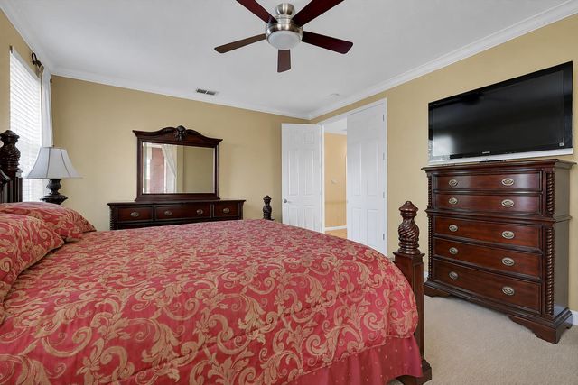 5018 Crest Dr, Sacramento, CA 95835