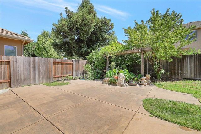 5018 Crest Dr, Sacramento, CA 95835