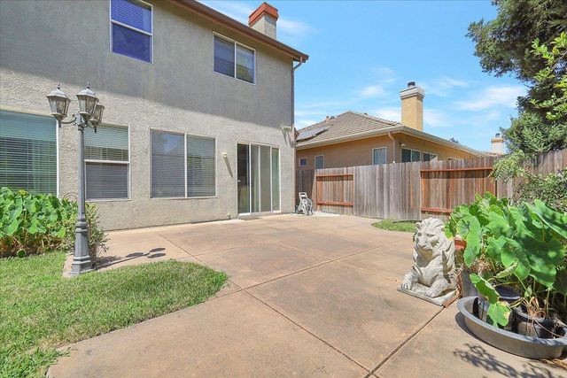 5018 Crest Dr, Sacramento, CA 95835