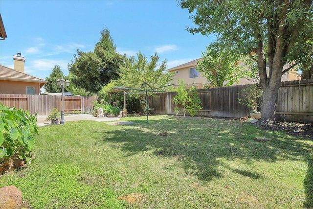 5018 Crest Dr, Sacramento, CA 95835
