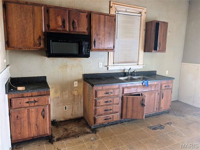 6024 W B Street, Belleville, IL 62223