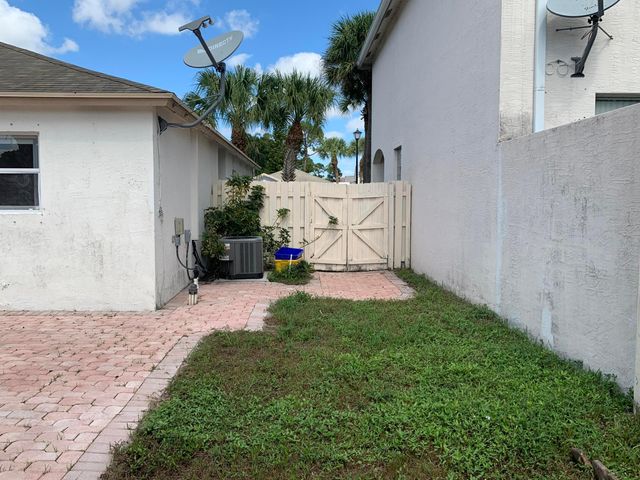 5900 Azalea Circle, West Palm Beach, FL 33415