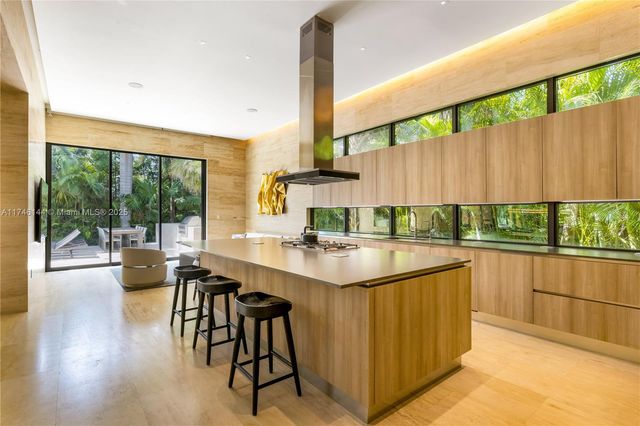 250 Ocean Blvd, Golden Beach, FL 33160