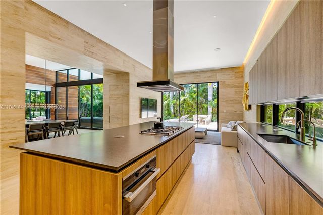 250 Ocean Blvd, Golden Beach, FL 33160