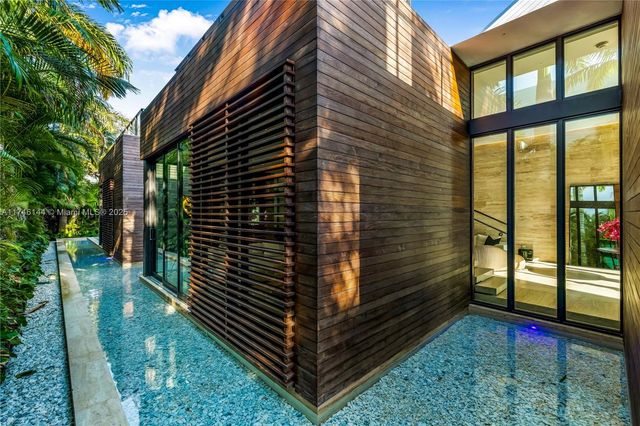 250 Ocean Blvd, Golden Beach, FL 33160