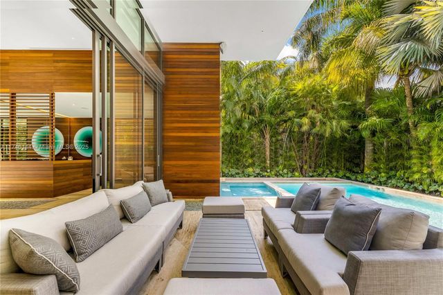 250 Ocean Blvd, Golden Beach, FL 33160