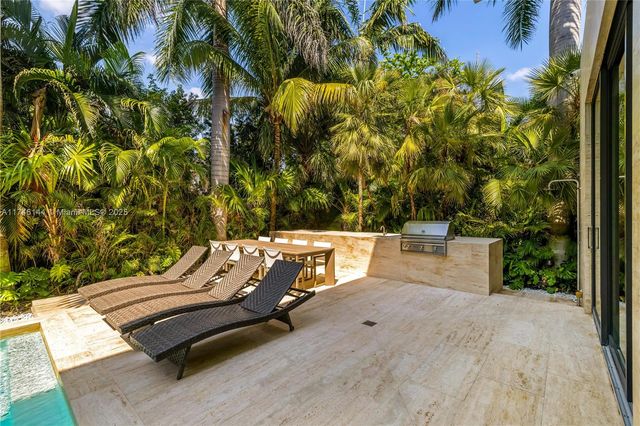 250 Ocean Blvd, Golden Beach, FL 33160