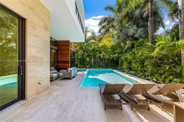 250 Ocean Blvd, Golden Beach, FL 33160