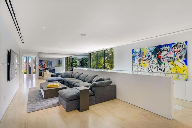 250 Ocean Blvd, Golden Beach, FL 33160