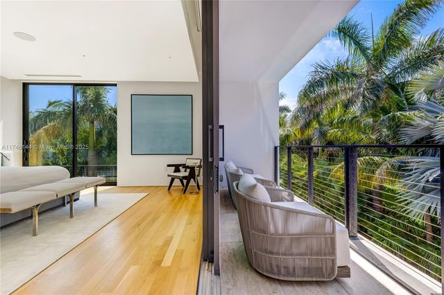 250 Ocean Blvd, Golden Beach, FL 33160