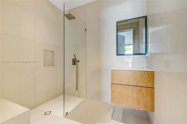 250 Ocean Blvd, Golden Beach, FL 33160