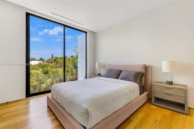 250 Ocean Blvd, Golden Beach, FL 33160