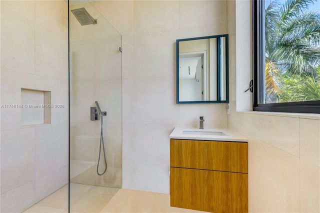 250 Ocean Blvd, Golden Beach, FL 33160