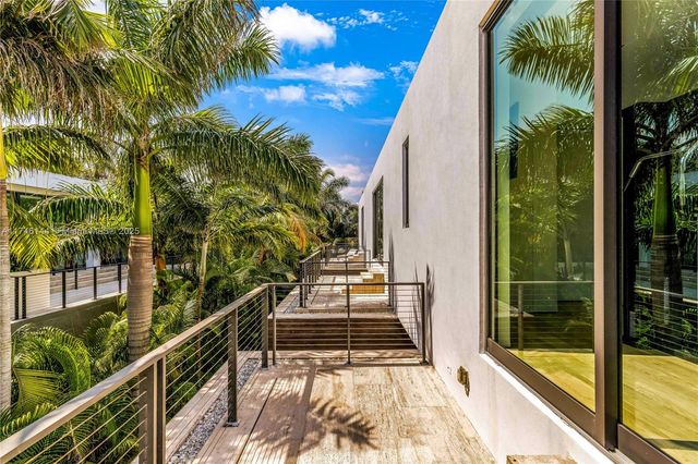 250 Ocean Blvd, Golden Beach, FL 33160