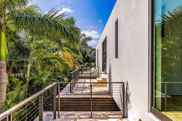 250 Ocean Blvd, Golden Beach, FL 33160