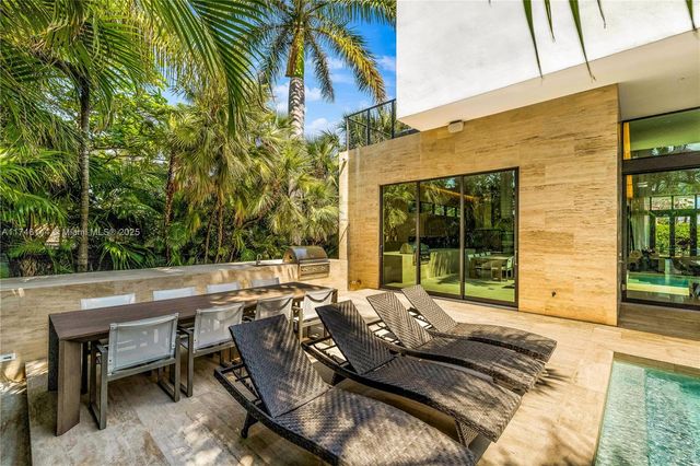 250 Ocean Blvd, Golden Beach, FL 33160