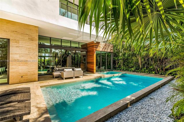 250 Ocean Blvd, Golden Beach, FL 33160