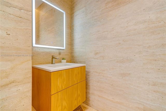 250 Ocean Blvd, Golden Beach, FL 33160