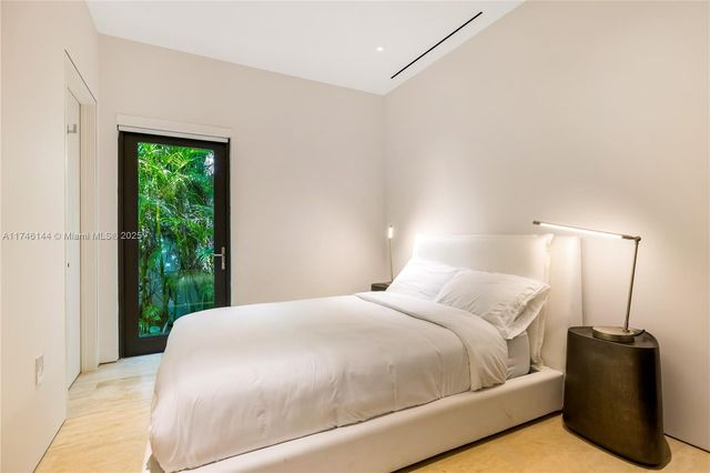 250 Ocean Blvd, Golden Beach, FL 33160