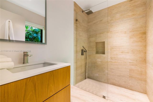 250 Ocean Blvd, Golden Beach, FL 33160