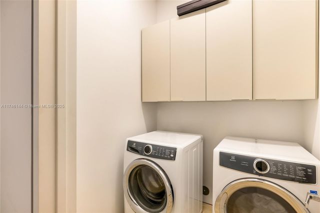 250 Ocean Blvd, Golden Beach, FL 33160