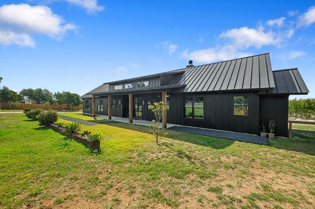 107 W Lakeshore DR, Dripping Springs, TX 78620