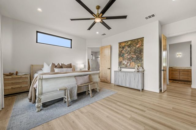 107 W Lakeshore DR, Dripping Springs, TX 78620