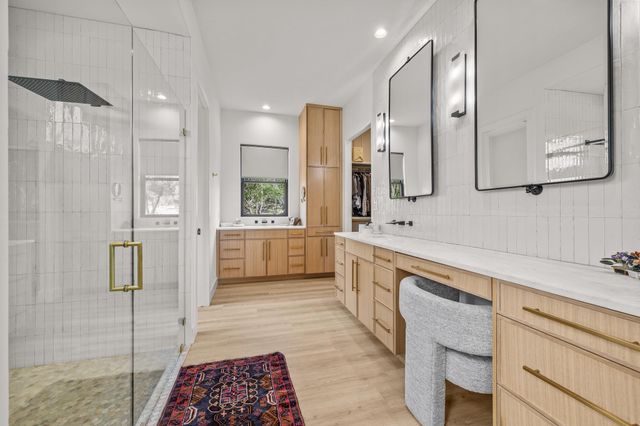 107 W Lakeshore DR, Dripping Springs, TX 78620