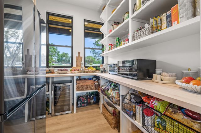 107 W Lakeshore DR, Dripping Springs, TX 78620