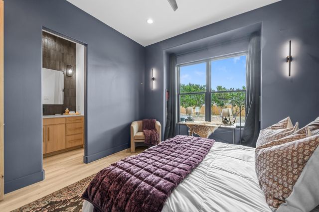 107 W Lakeshore DR, Dripping Springs, TX 78620