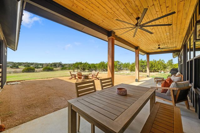 107 W Lakeshore DR, Dripping Springs, TX 78620