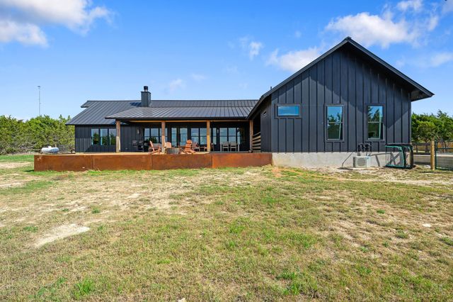 107 W Lakeshore DR, Dripping Springs, TX 78620