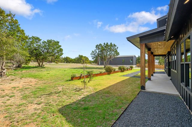 107 W Lakeshore DR, Dripping Springs, TX 78620