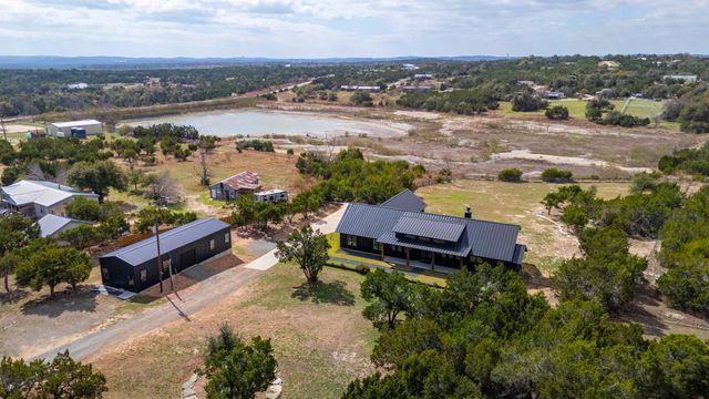 107 W Lakeshore DR, Dripping Springs, TX 78620