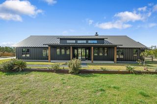 107 W Lakeshore DR, Dripping Springs, TX 78620