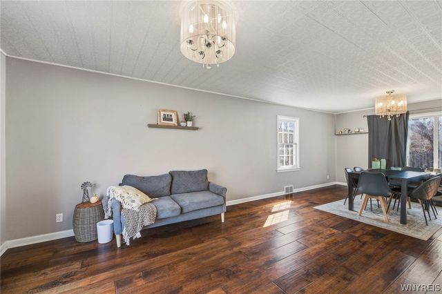 415 Roycroft Boulevard, Amherst, NY 14226