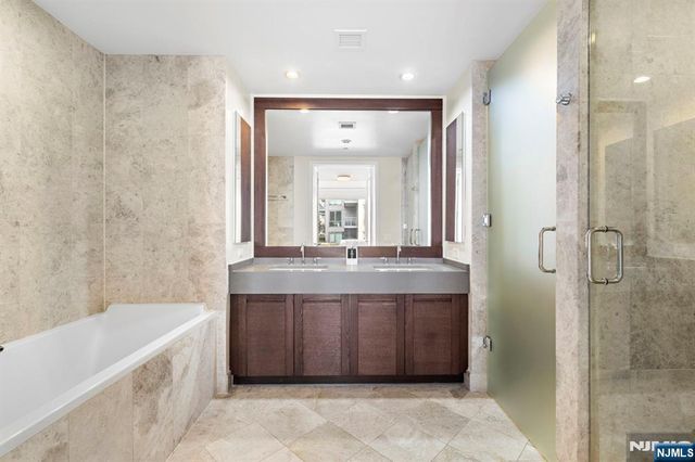 1000 Ave At Port Imperial 403, Weehawken, NJ 07086