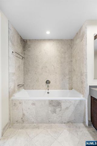 1000 Ave At Port Imperial 403, Weehawken, NJ 07086