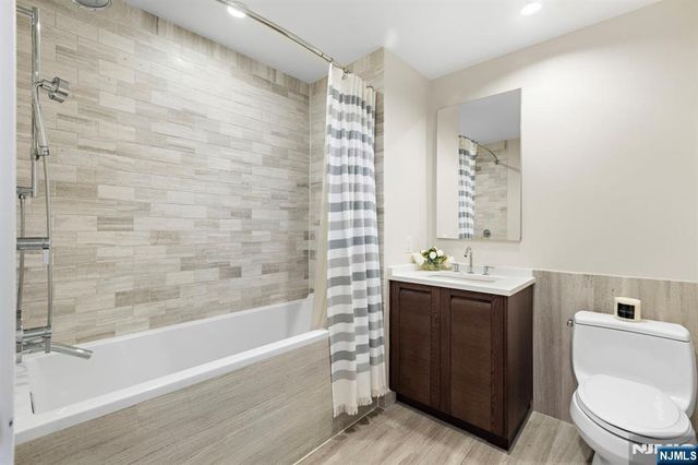 1000 Ave At Port Imperial 403, Weehawken, NJ 07086