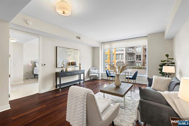 1000 Ave At Port Imperial 403, Weehawken, NJ 07086