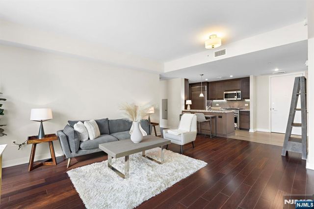 1000 Ave At Port Imperial 403, Weehawken, NJ 07086