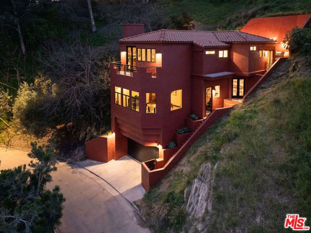 3761 Glenalbyn Drive, Los Angeles, CA 90065
